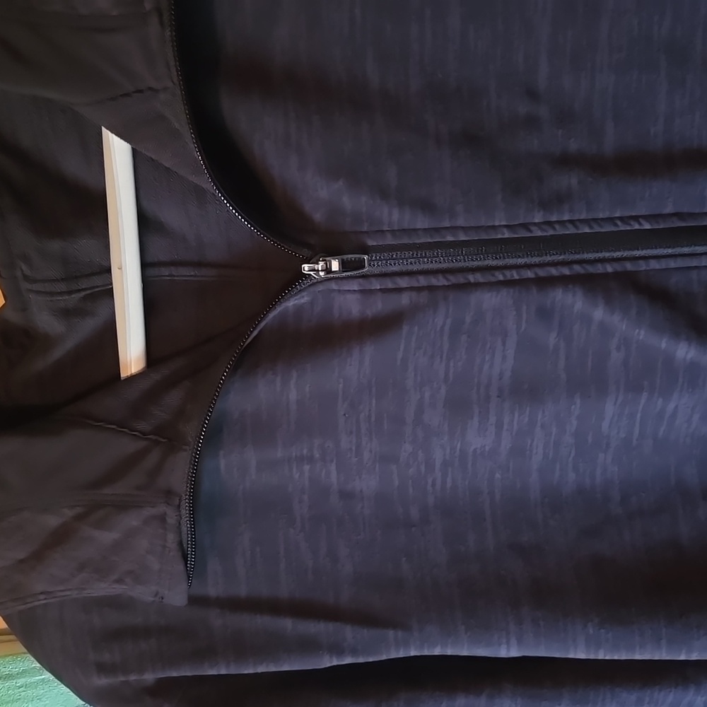 Men’s lululemon, like new. - Picture 2 of 10